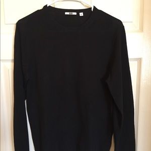 Uniqlo Black fine gauge wool sweater black. Size s